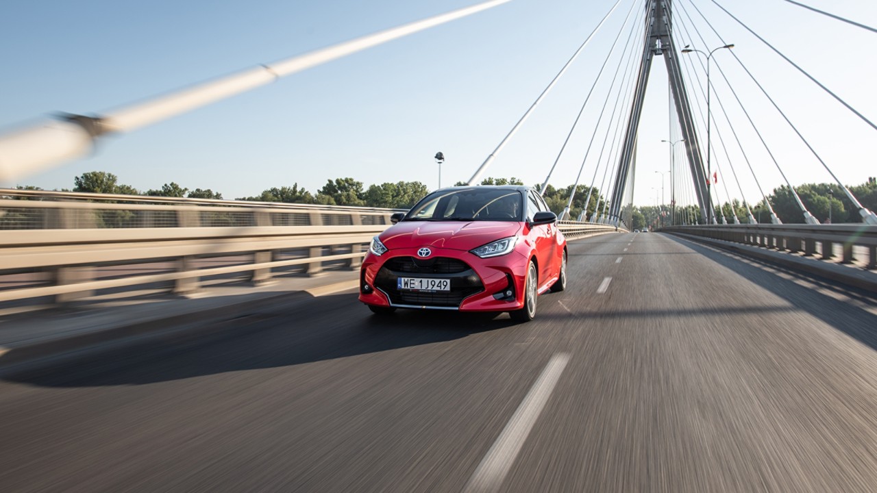 yaris-hybrid-na-rynku-od-10-lat-header-full